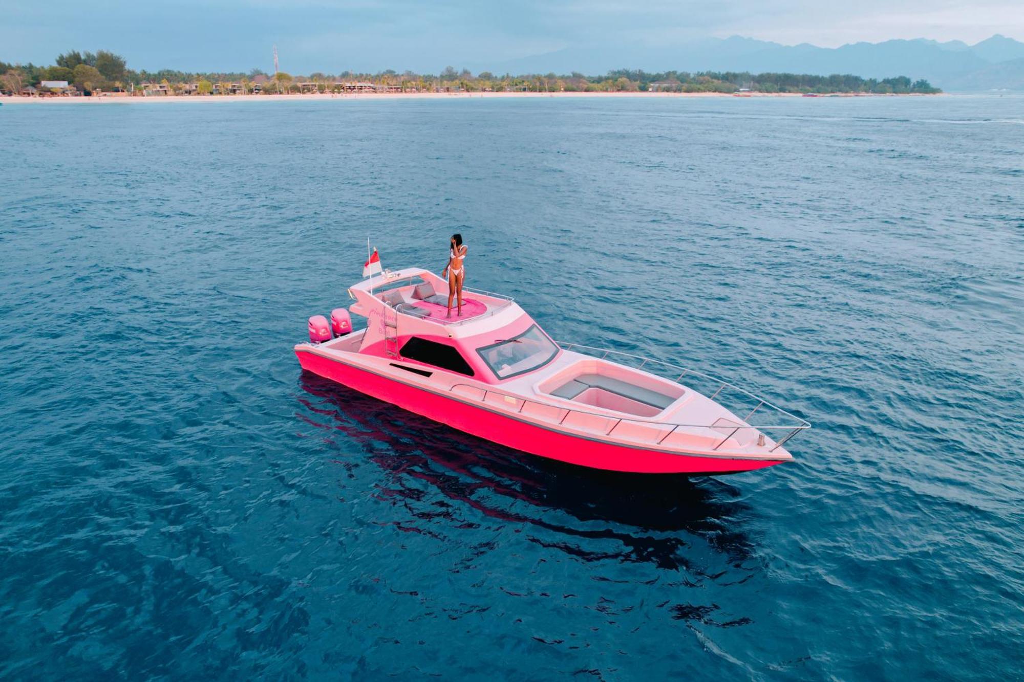 Pinkcoco Gili Trawangan - Constant Surprises - For Cool Adults Only Hotel Exterior photo