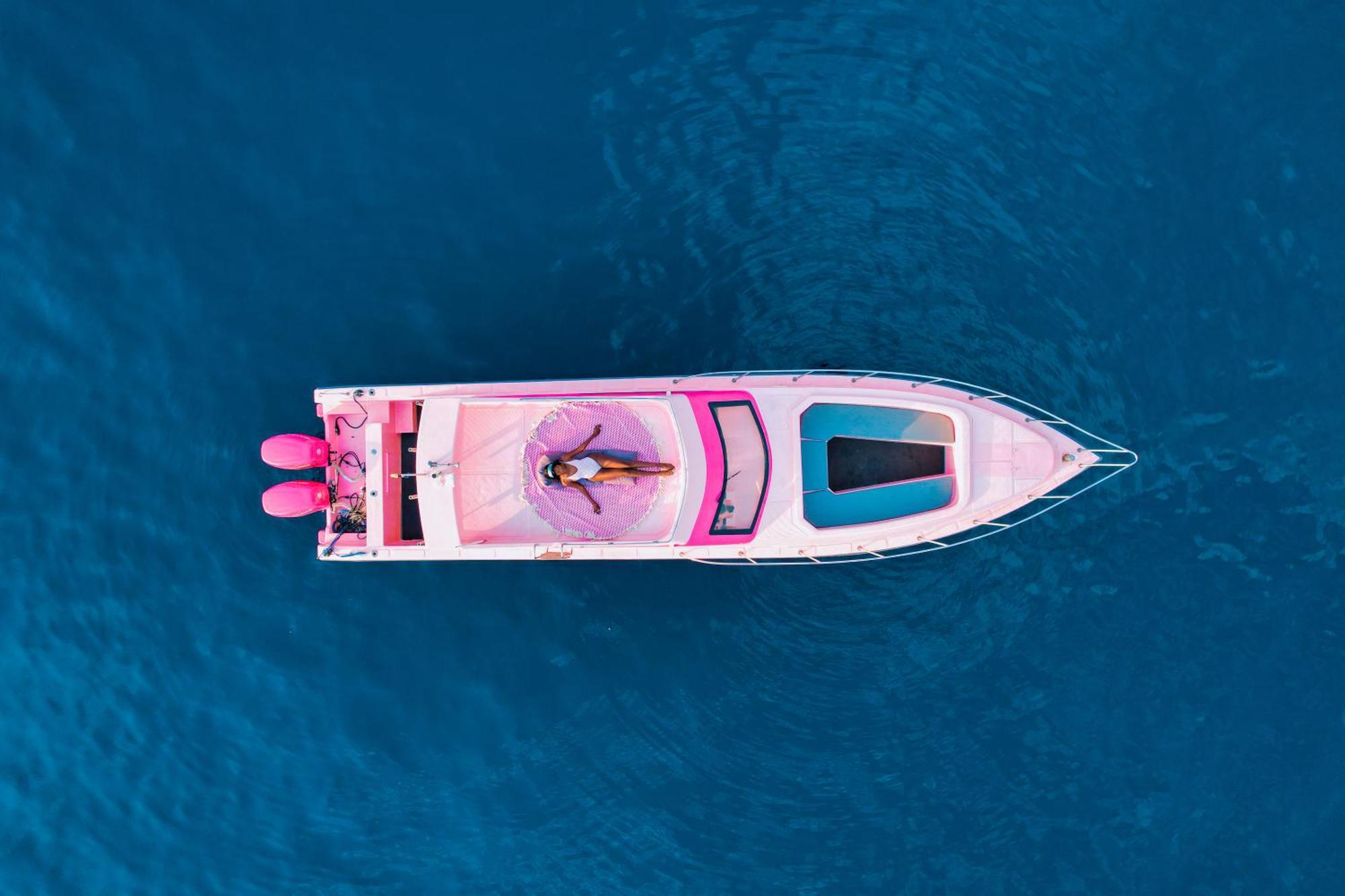 Pinkcoco Gili Trawangan - Constant Surprises - For Cool Adults Only Hotel Exterior photo