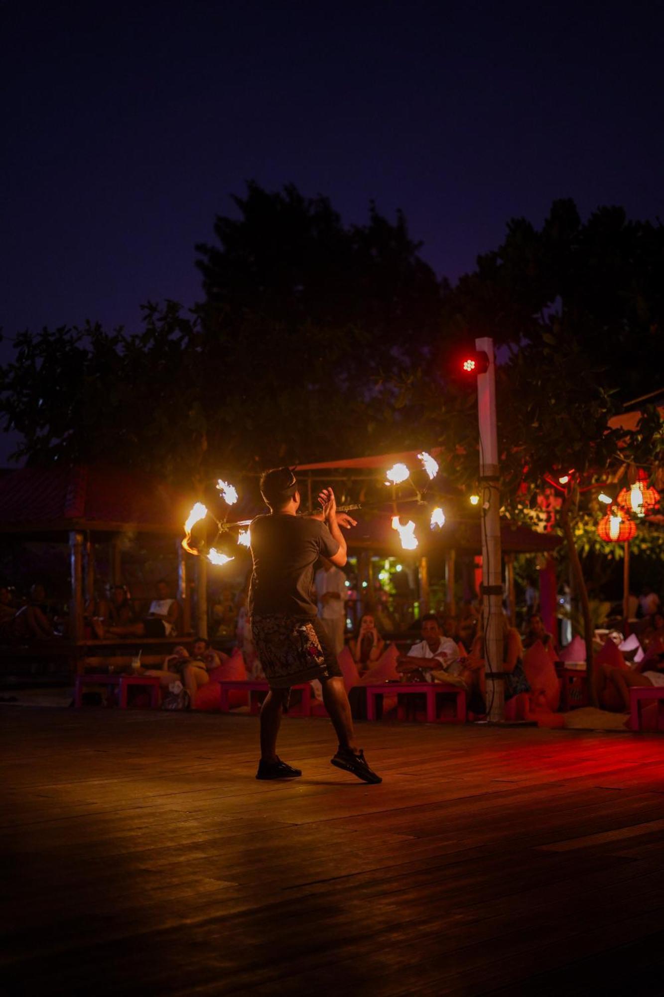 Pinkcoco Gili Trawangan - Constant Surprises - For Cool Adults Only Hotel Exterior photo