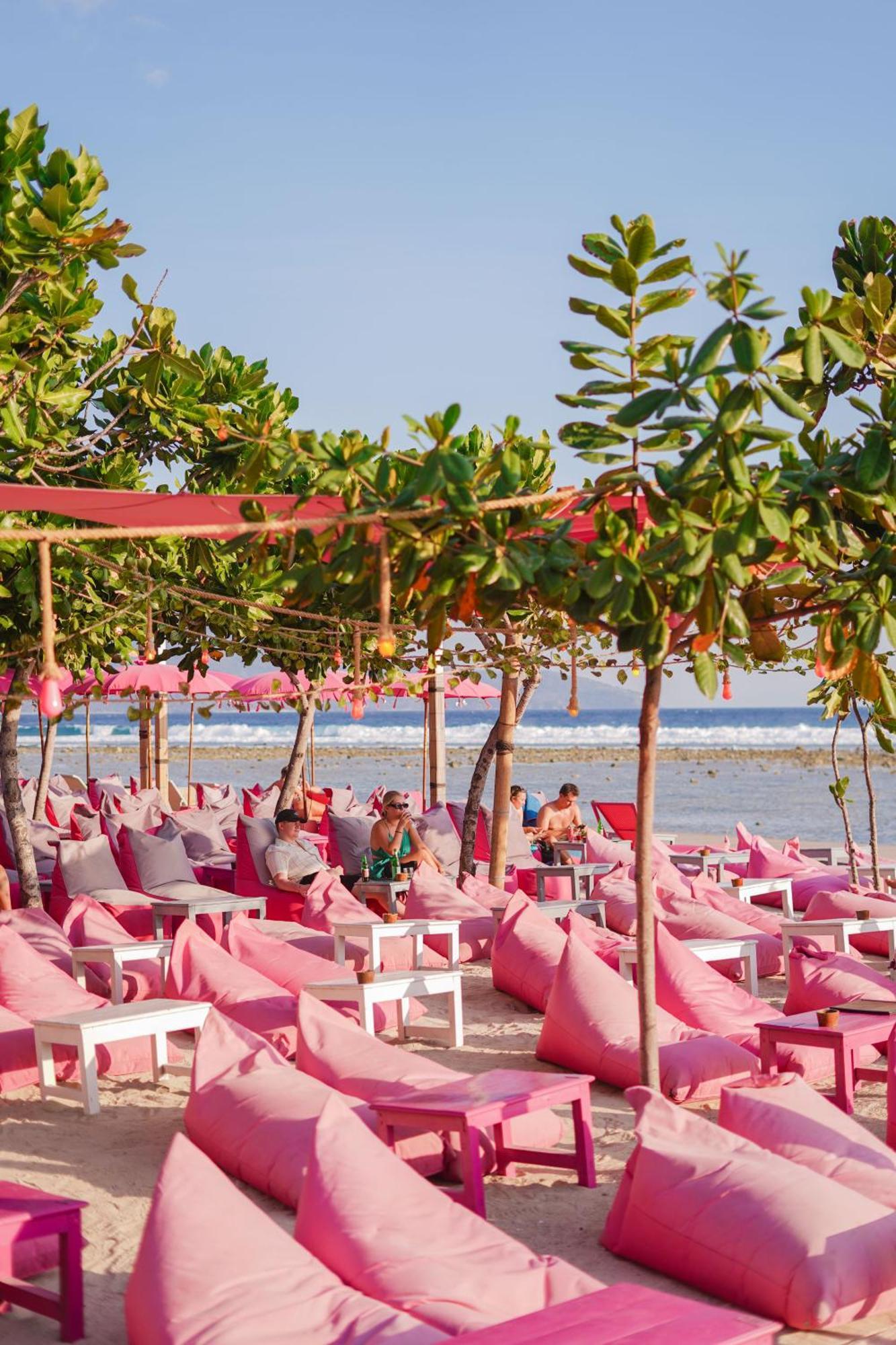 Pinkcoco Gili Trawangan - Constant Surprises - For Cool Adults Only Hotel Exterior photo