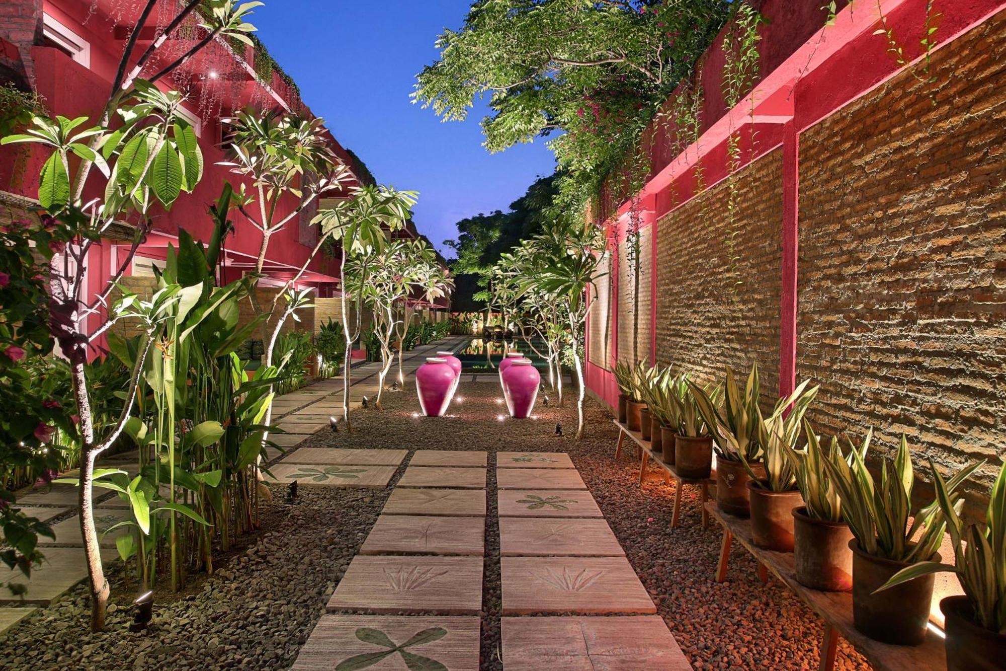 Pinkcoco Gili Trawangan - Constant Surprises - For Cool Adults Only Hotel Exterior photo